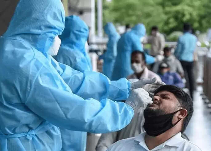 സംസ്ഥാനത്ത്; പതിനൊന്ന് ജില്ലകളിലും ആശുപത്രിയിൽ കോവിഡ് കിടക്കൾ നിറയുന്നു