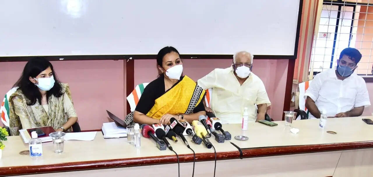 മന്ത്രി വീണാ ജോര്‍ജ് പ്ലാച്ചിമട കോവിഡ് ചികിത്സാകേന്ദ്രം സന്ദര്‍ശിച്ചു