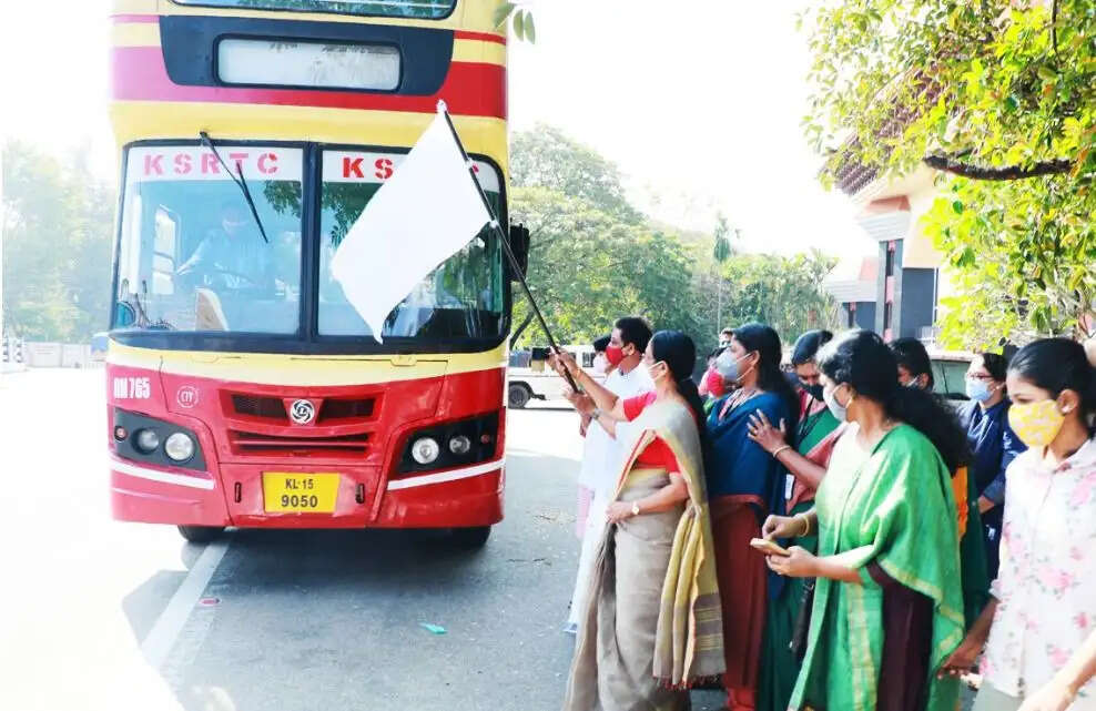 നിര്‍ഭയ സെല്‍ പ്രവര്‍ത്തനങ്ങള്‍ അടുത്തറിയാന്‍ ബസ് ബ്രാന്റിംഗ് മന്ത്രി കെ.കെ. ശൈലജ ഫ്‌ളാഗോഫ് ചെയ്തു