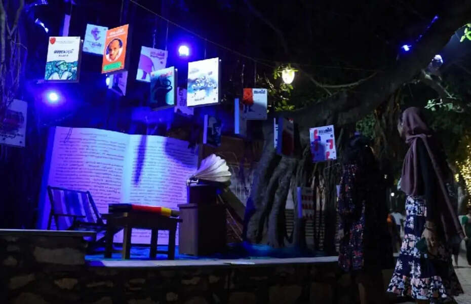 നീലവെളിച്ചം 