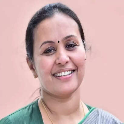 Veena_minister