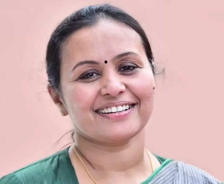 Veena_minister